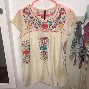 Women’s floral top size small